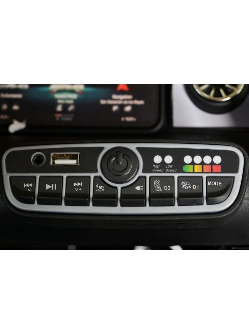 Bo Mercedes-AMG CLA45 elektromos autó 4 motoros PIROS